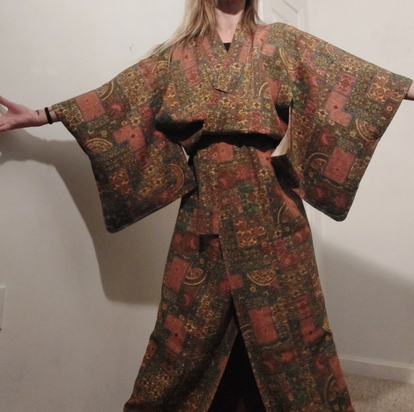 Vintage 50's 60's Japanese silk Kimono w/ tapestry design - Picture 9 of 16